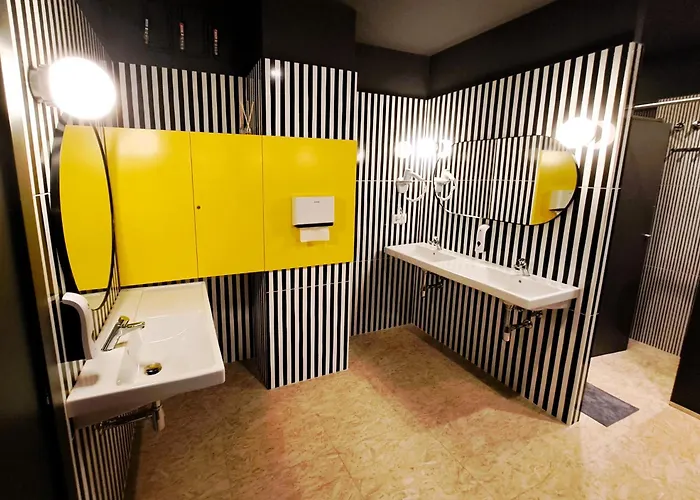 Bed & Bike Hostal *